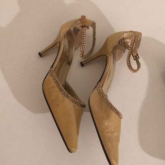 Shoes - Picture 4 of 4